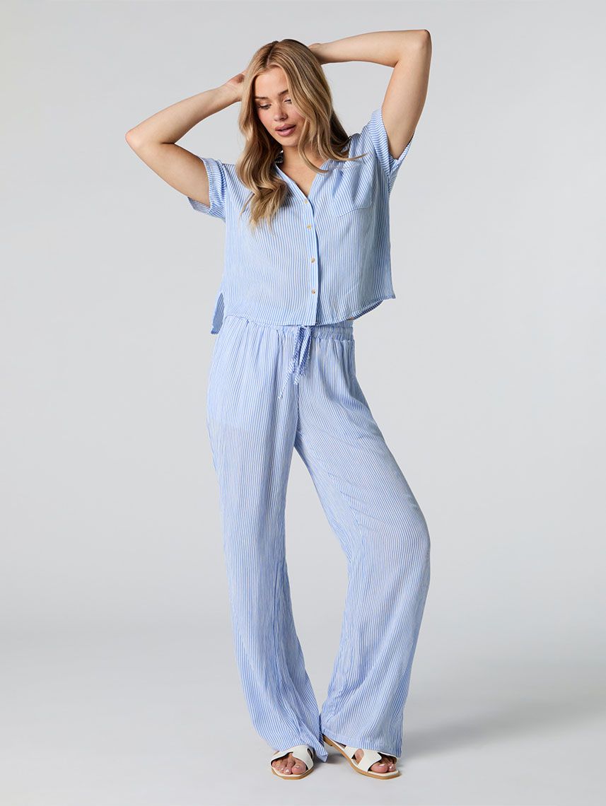 חולצת Flowy מכופתרת קצרה