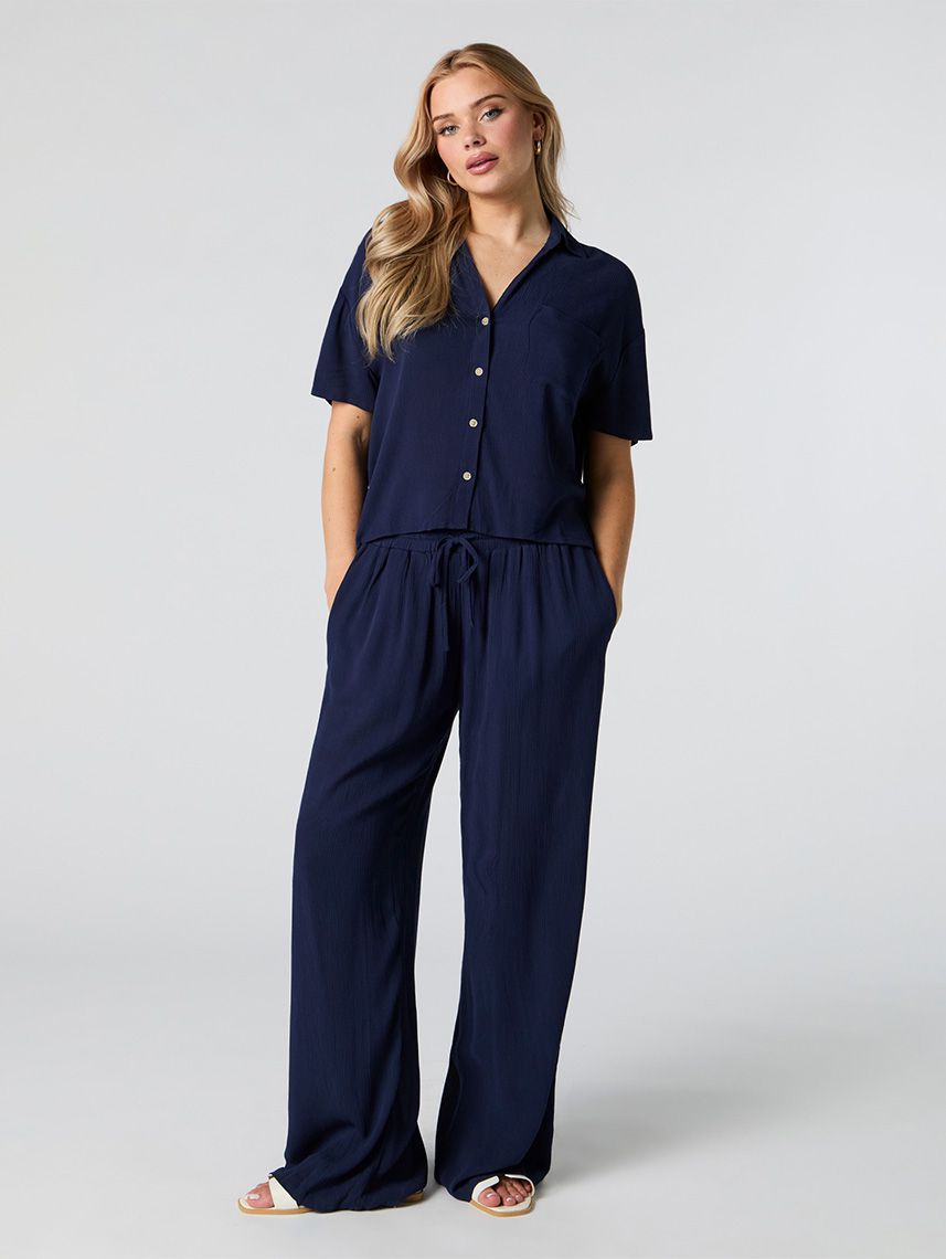 חולצת Flowy מכופתרת קצרה