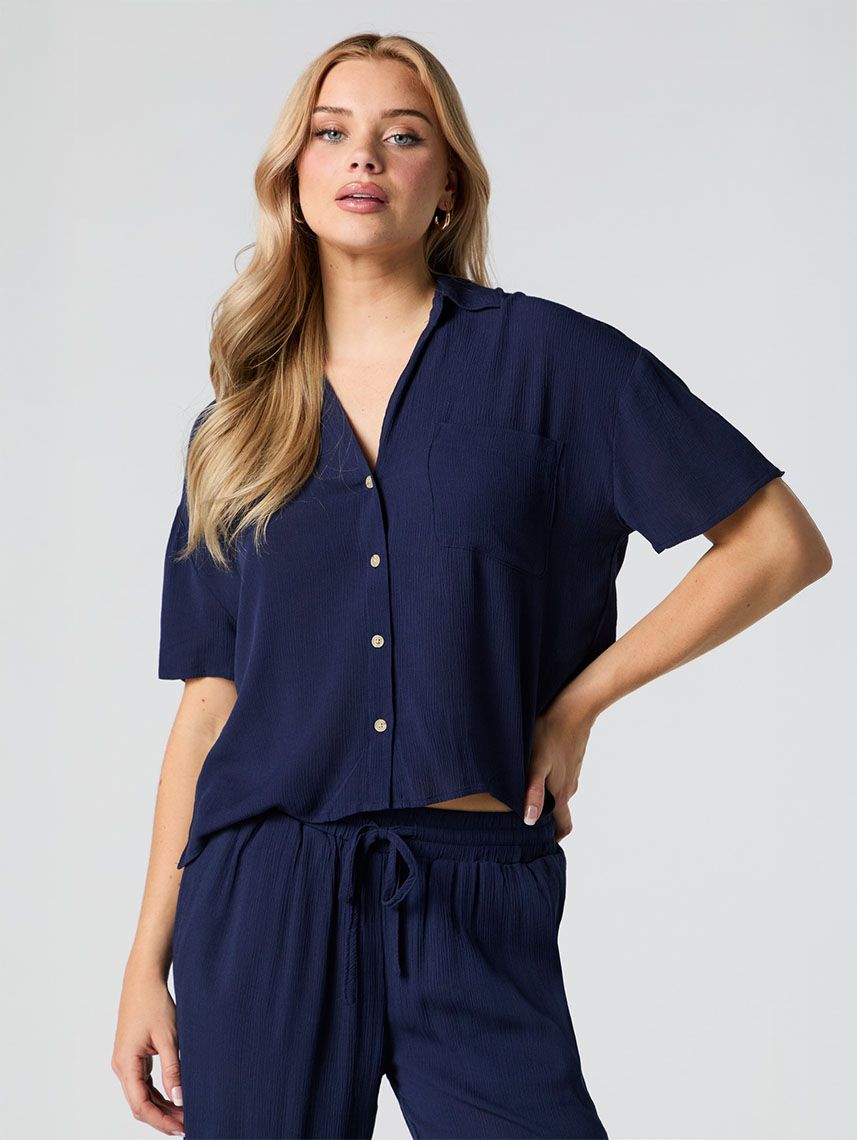 חולצת Flowy מכופתרת קצרה