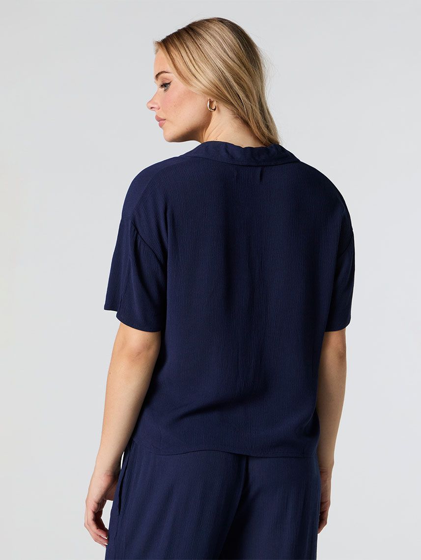 חולצת Flowy מכופתרת קצרה