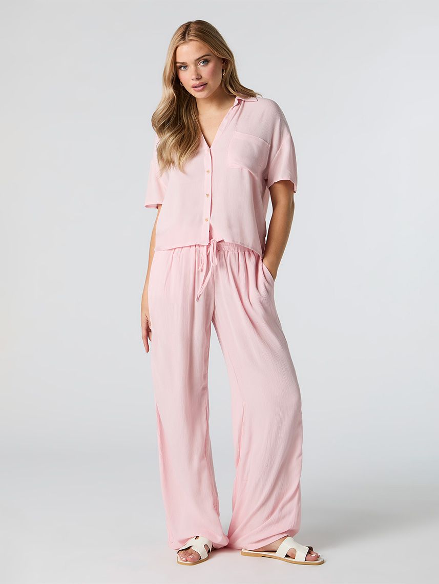 חולצת Flowy מכופתרת קצרה