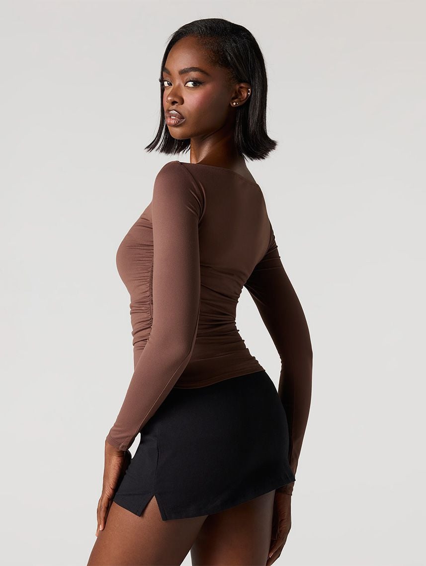 חולצה ארוכה עם מפתח אסימטרי