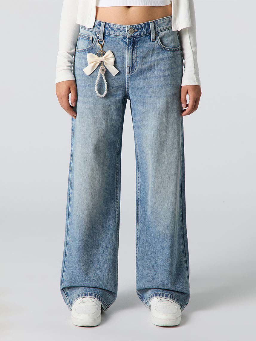 ג’ינס LOW RISE עם צ’ארם