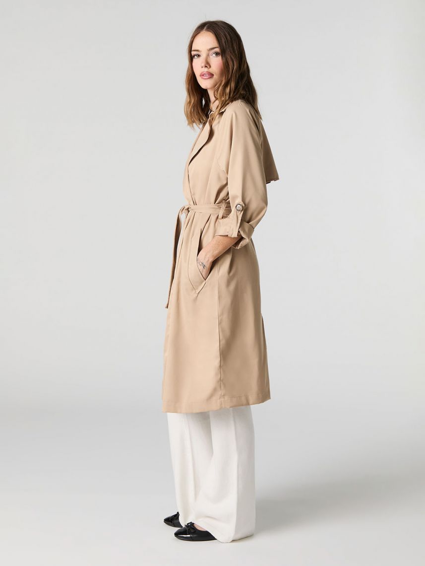 מעיל טרנץ’ עם חגורה
