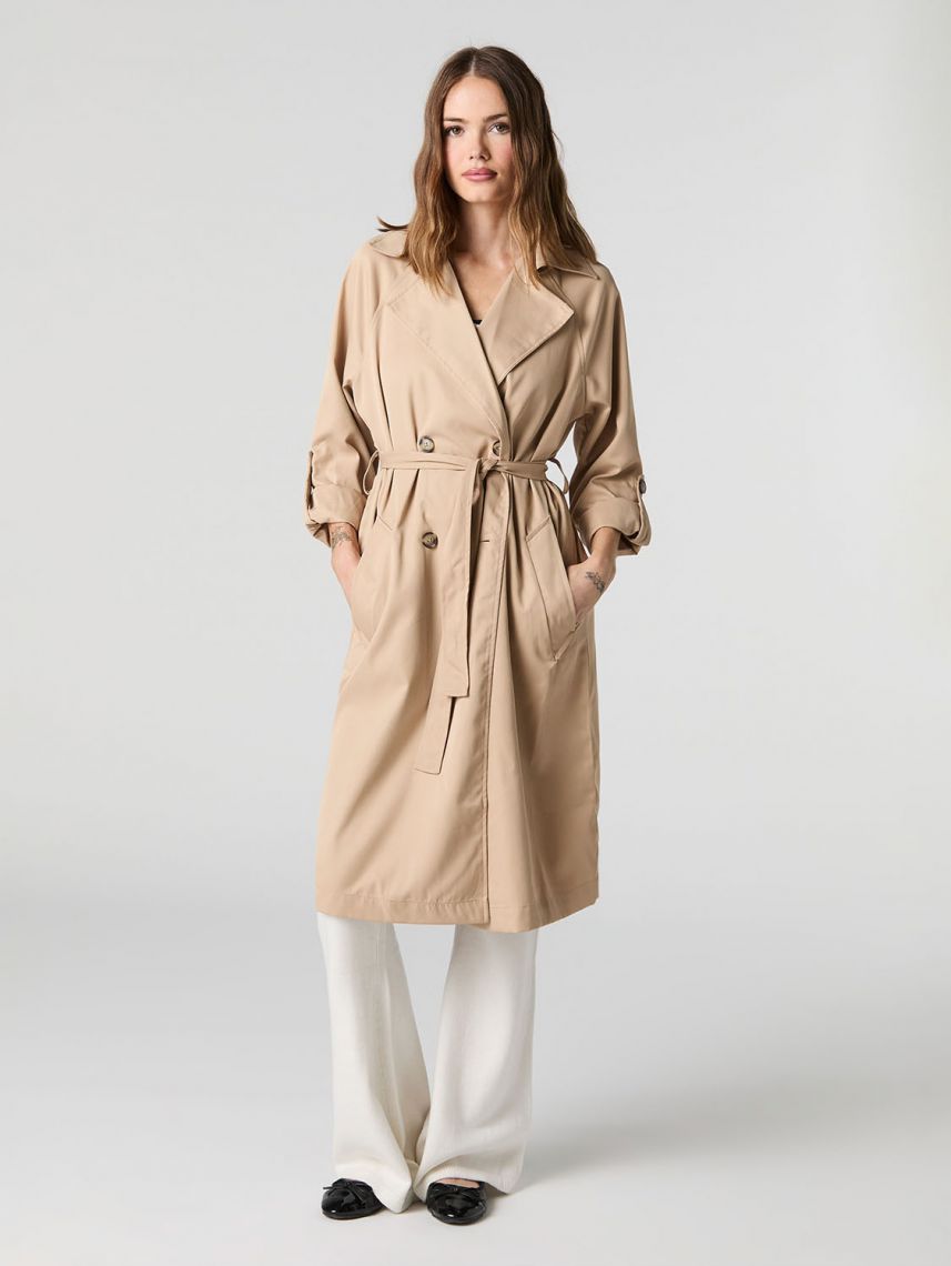 מעיל טרנץ’ עם חגורה