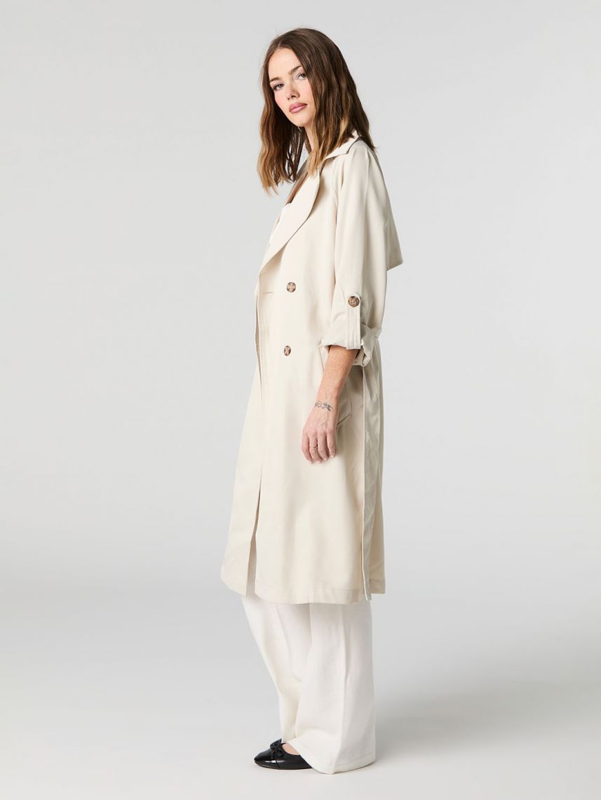 מעיל טרנץ’ עם חגורה