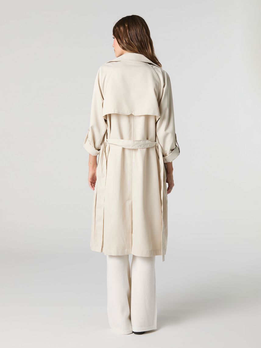 מעיל טרנץ’ עם חגורה