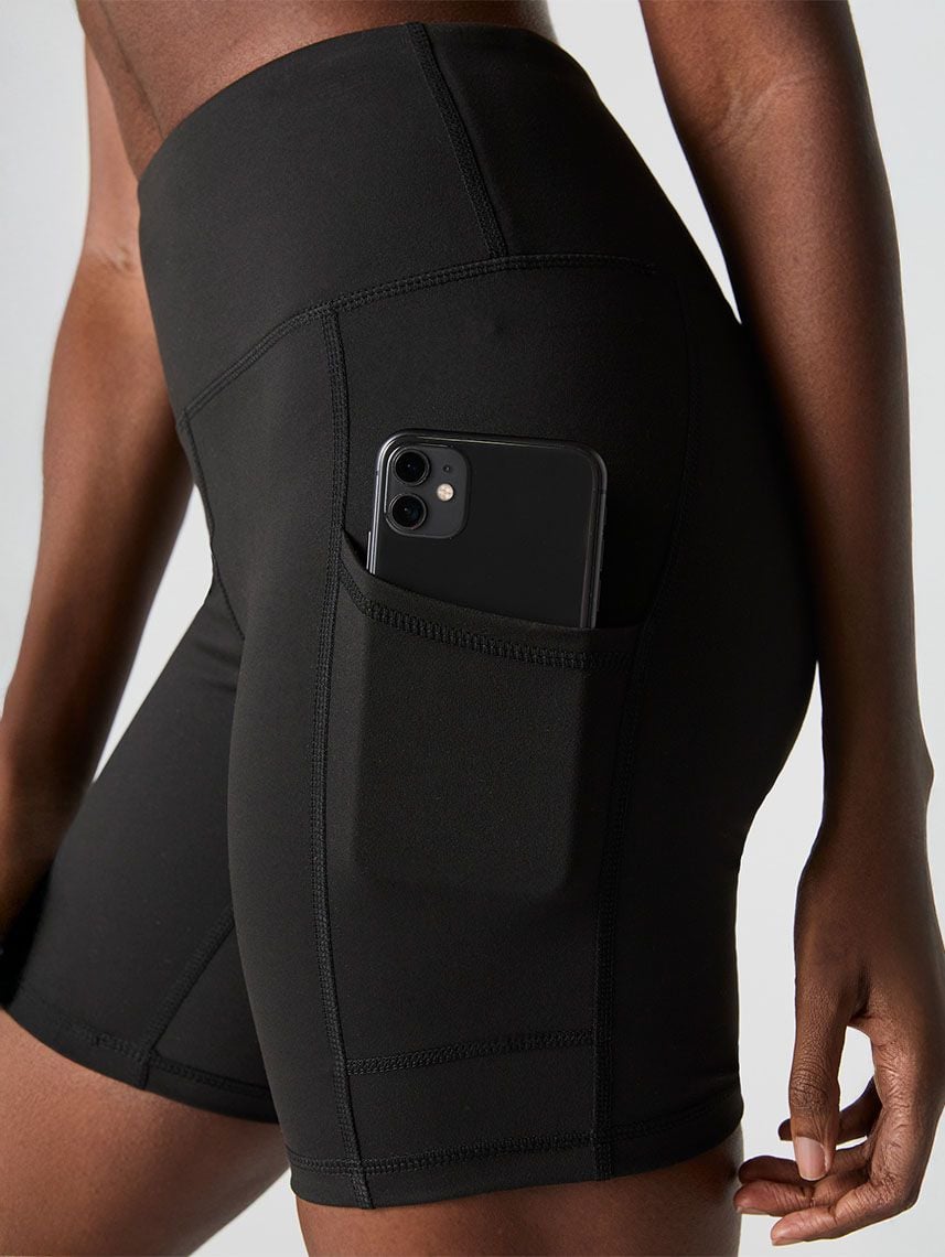 טייץ אקטיב קצר עם כיסים