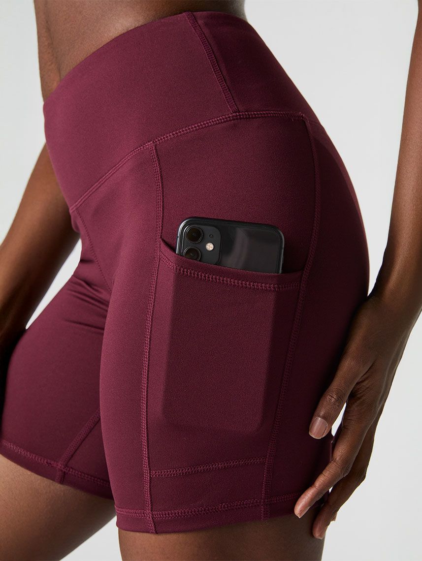 טייץ אקטיב קצר עם כיסים