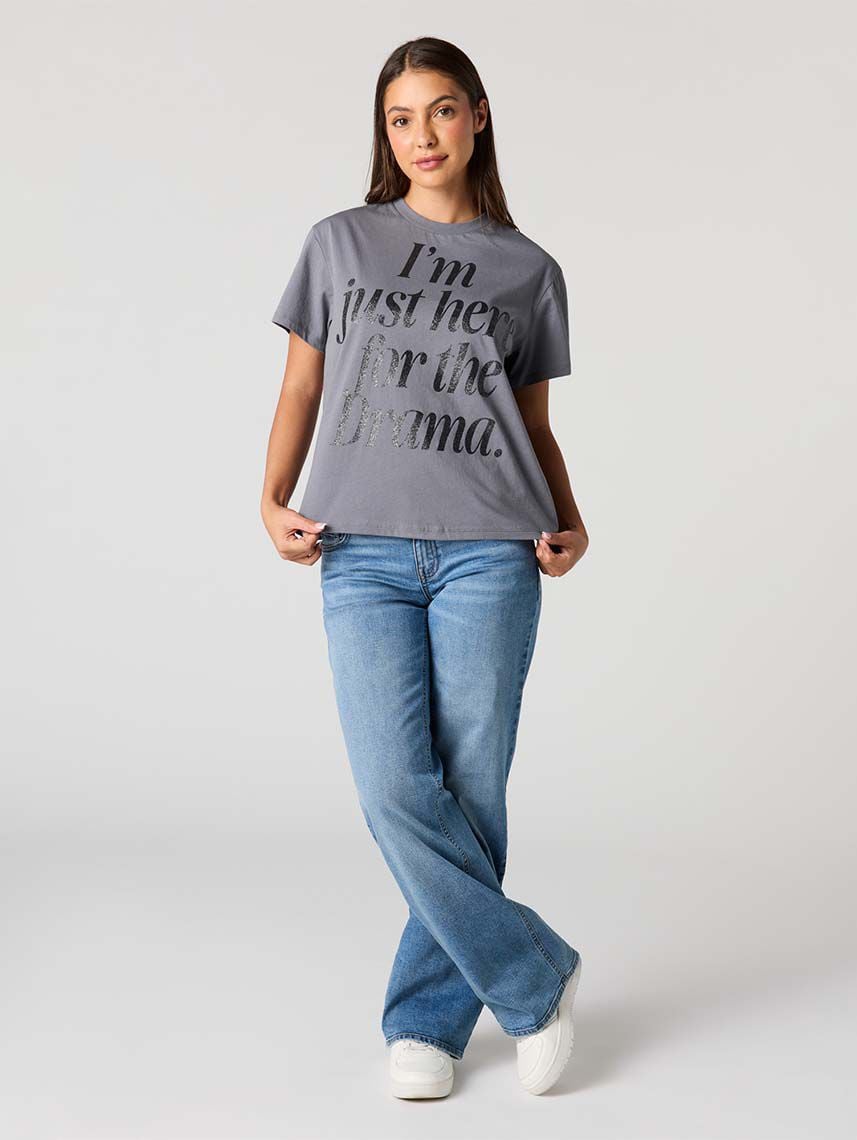 טי-שירט בוקסי עם כיתוב