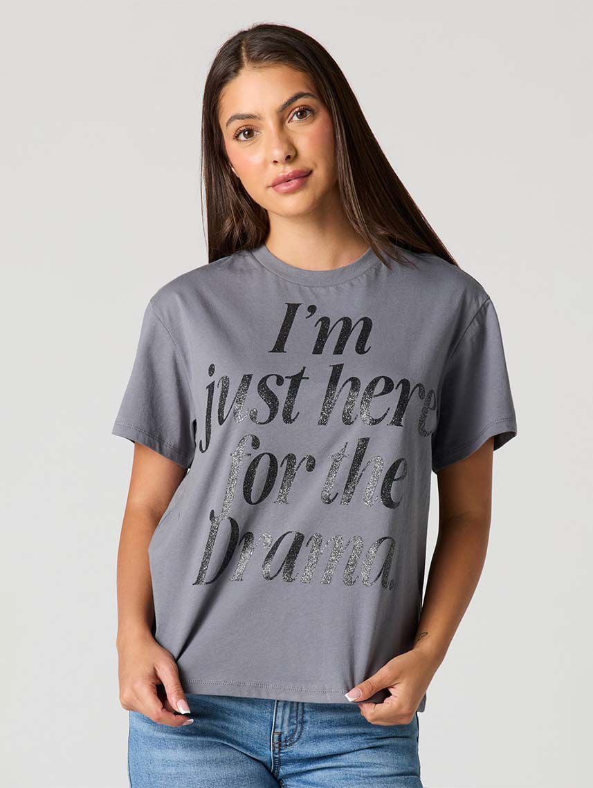 טי-שירט בוקסי עם כיתוב