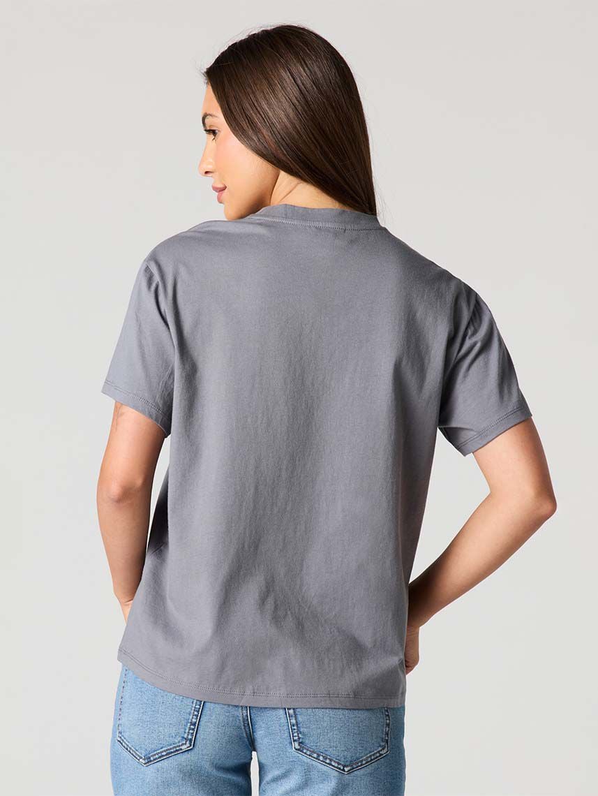 טי-שירט בוקסי עם כיתוב