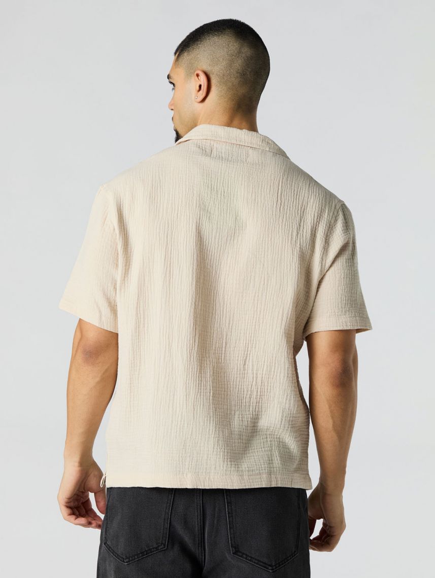 חולצה מכופתרת מקומטת