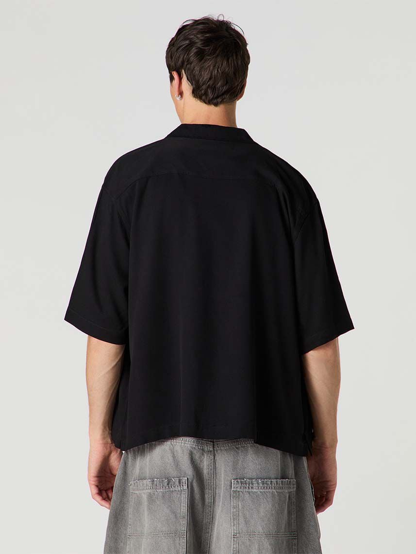 חולצה מכופתרת קצרה