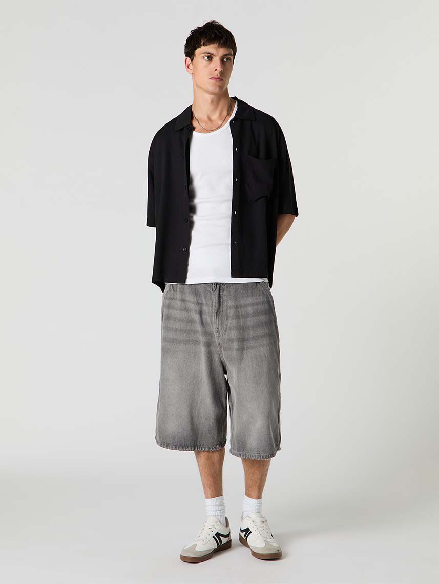 חולצה מכופתרת קצרה