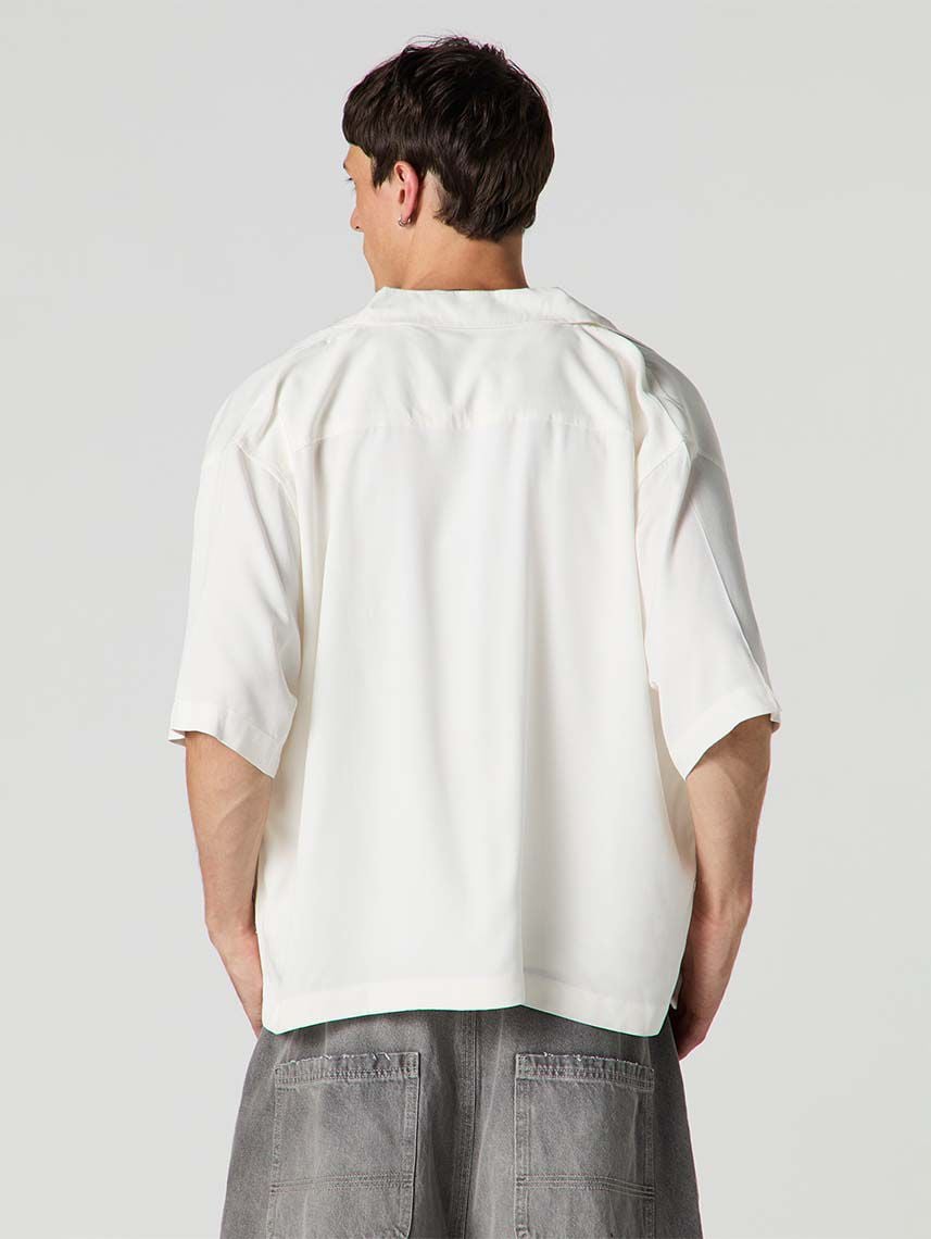 חולצה מכופתרת קצרה