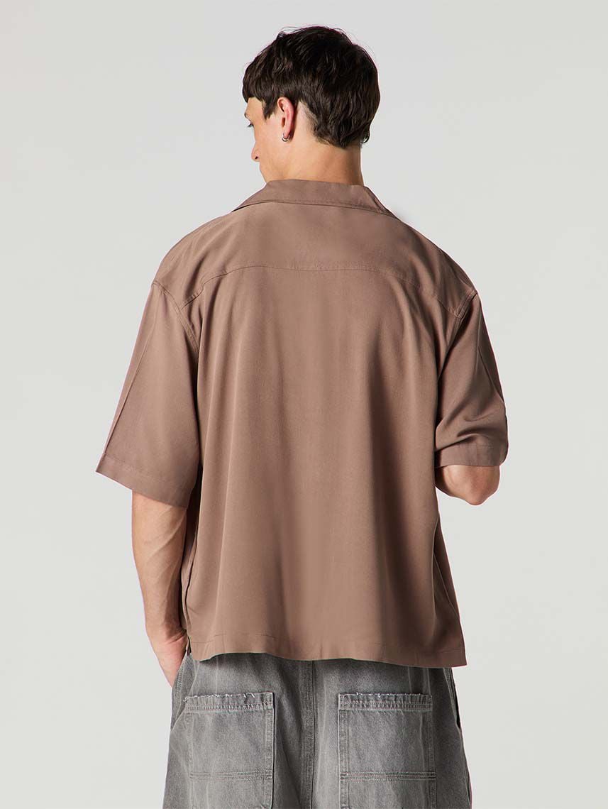 חולצה מכופתרת קצרה