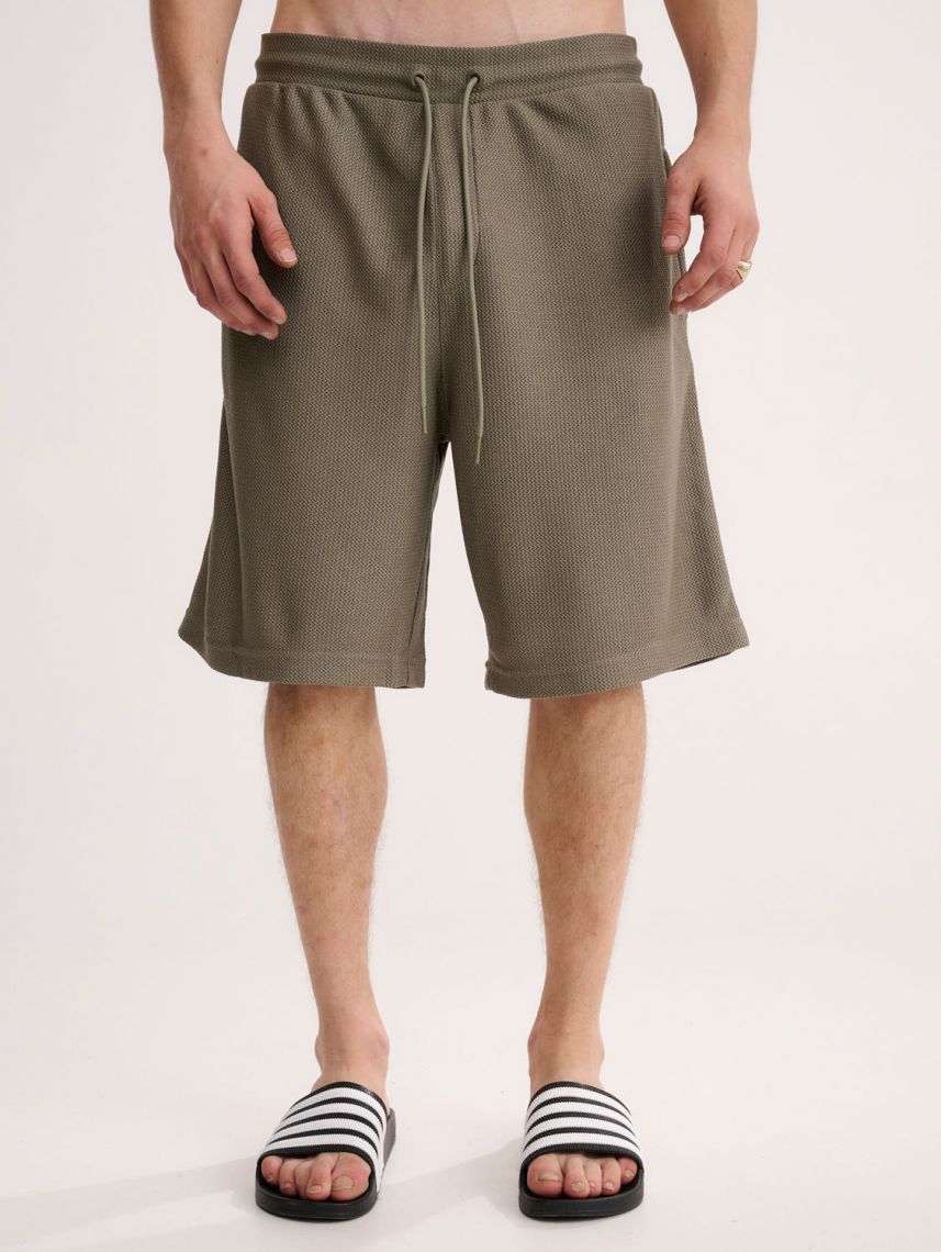 מכנסי טקסטורה עבים קצרים