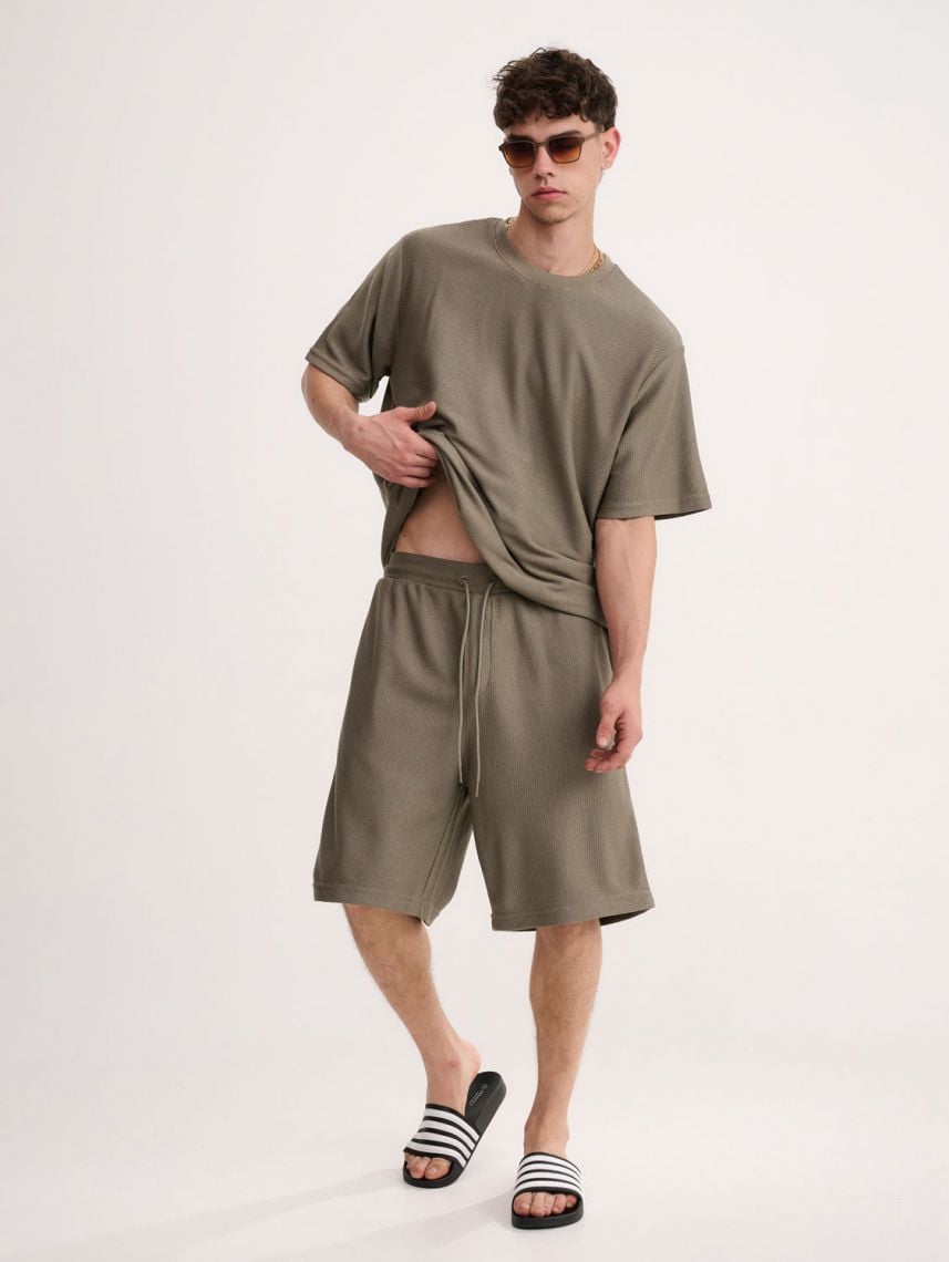 מכנסי טקסטורה עבים קצרים