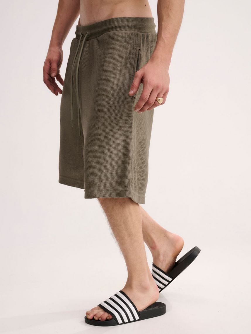 מכנסי טקסטורה עבים קצרים