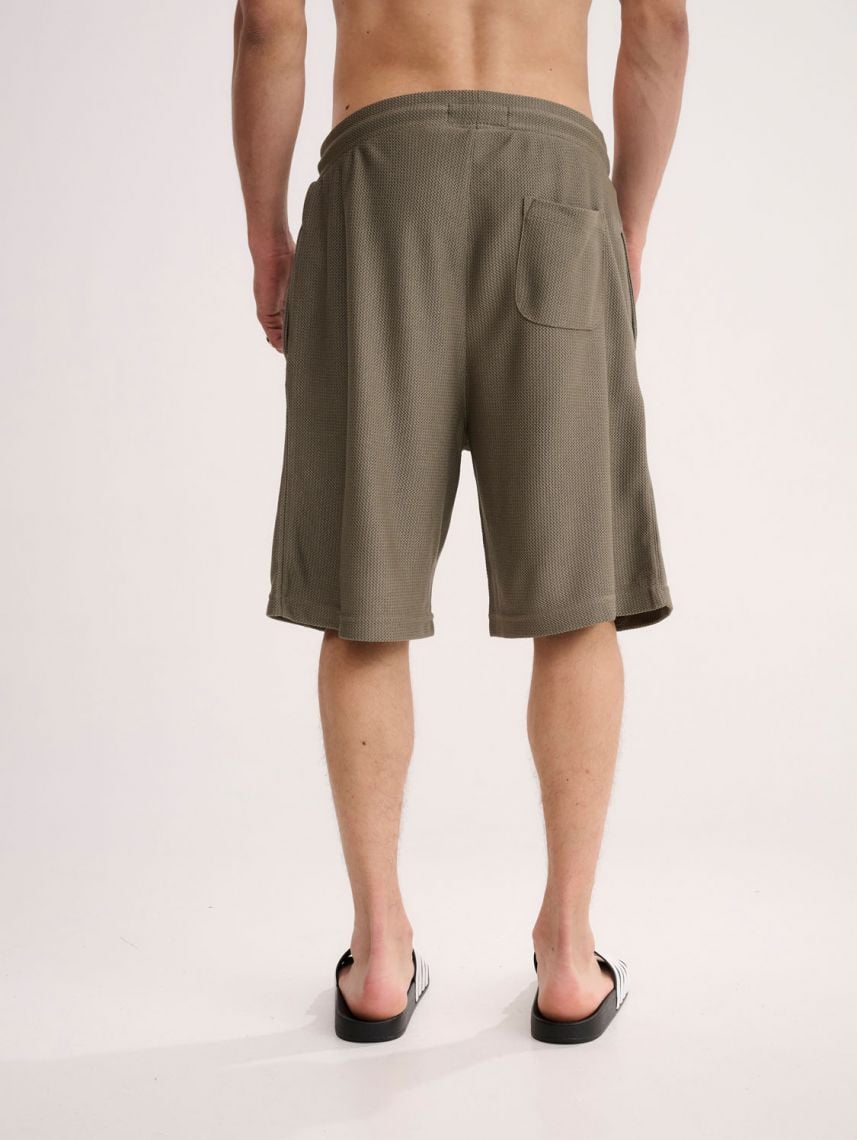 מכנסי טקסטורה עבים קצרים