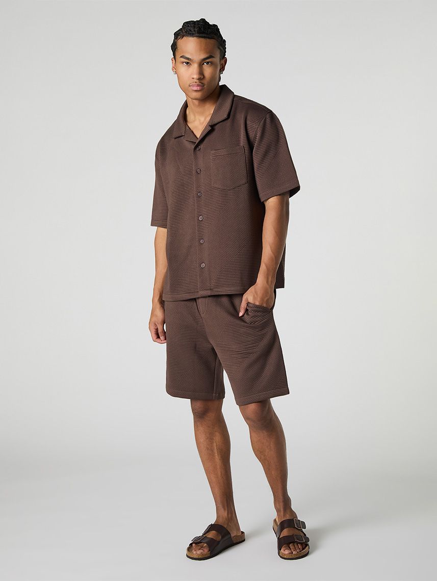 מכנסיים קצרים עם טקסטורה