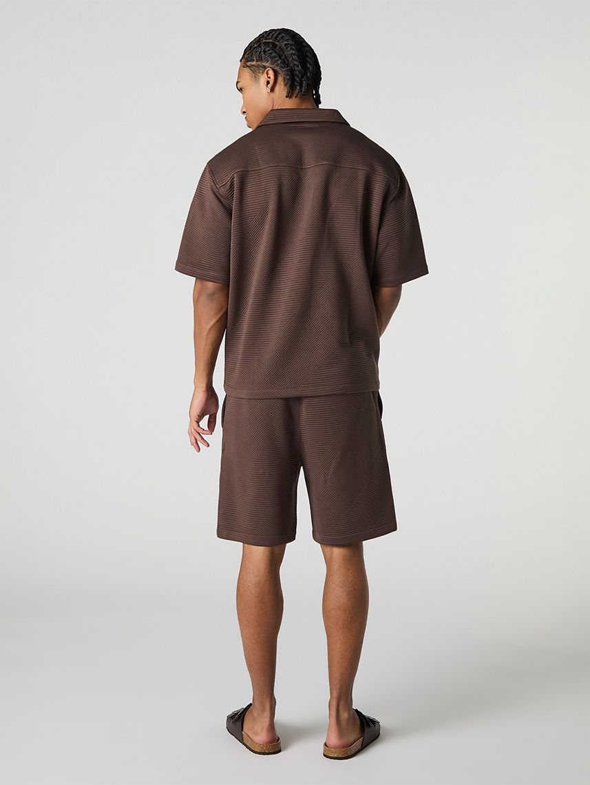 מכנסיים קצרים עם טקסטורה