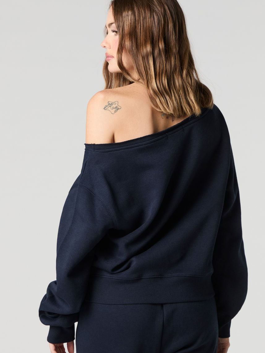 סווטשירט אוף-שולדרס