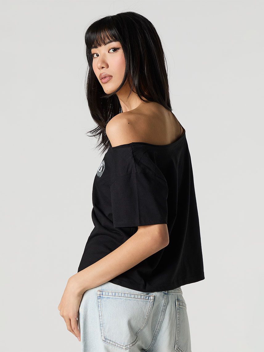 טי-שירט אוף שולדרס מודפסת