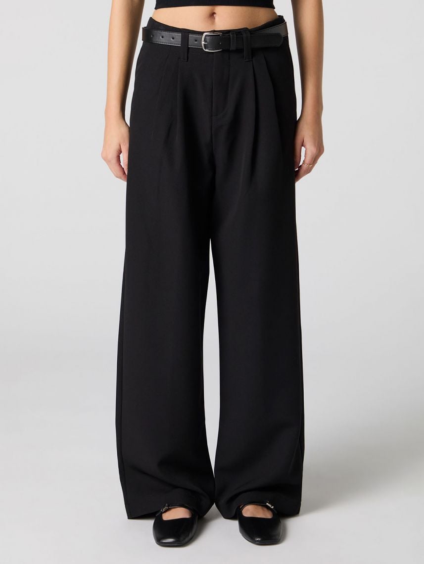 מכנסיים מחוייטים עם חגורה