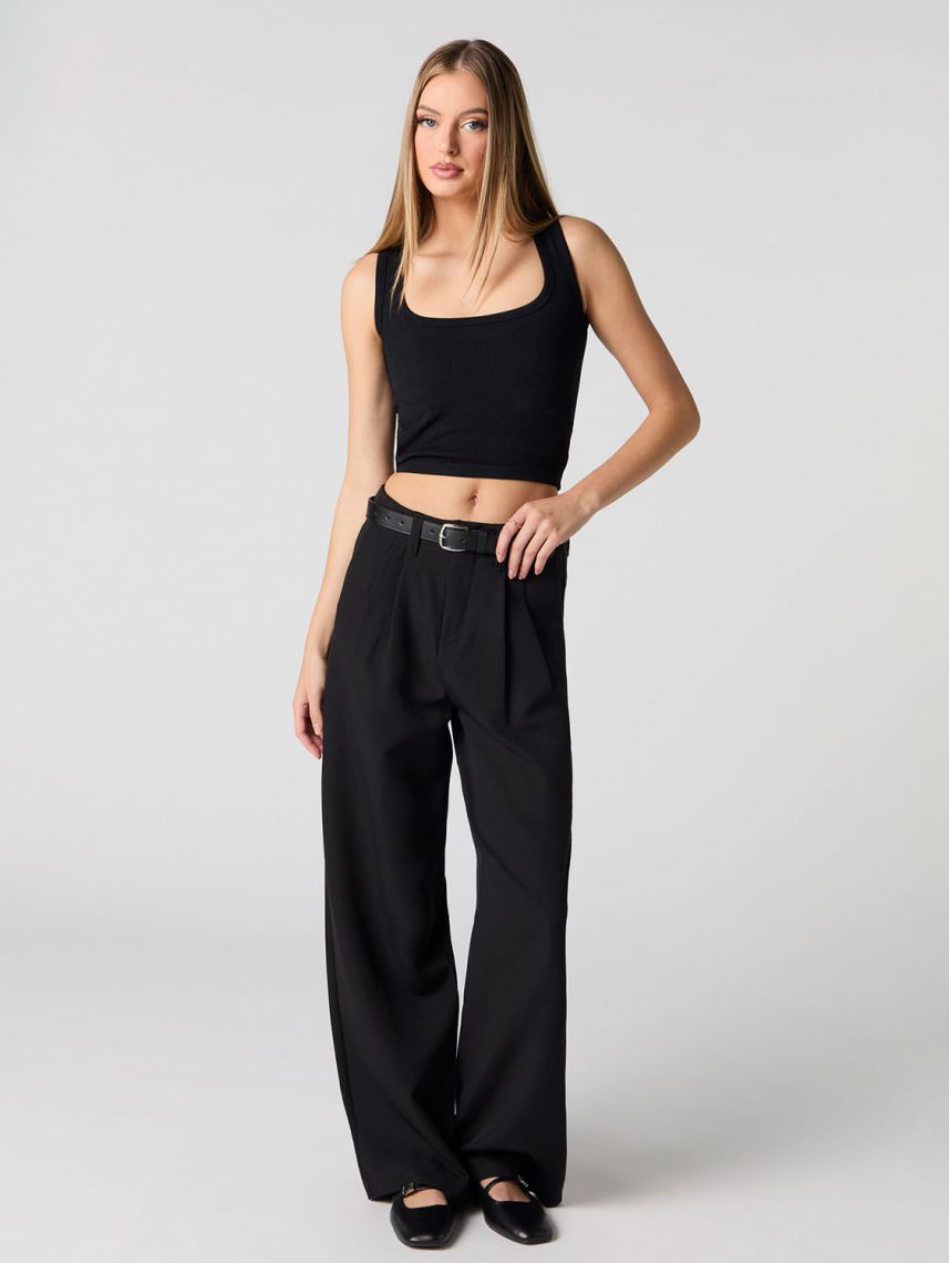 מכנסיים מחוייטים עם חגורה