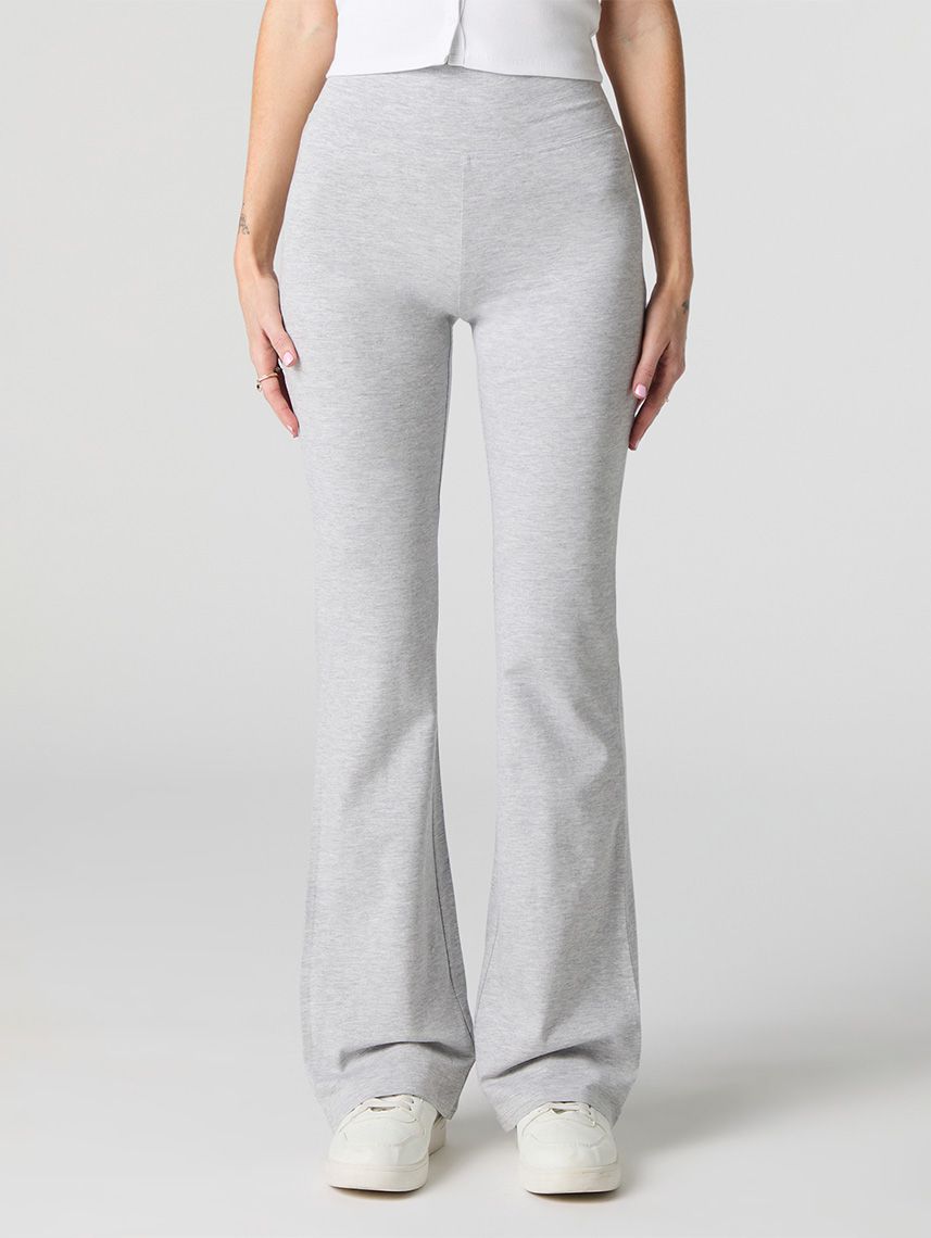 מכנסיים מתרחבים