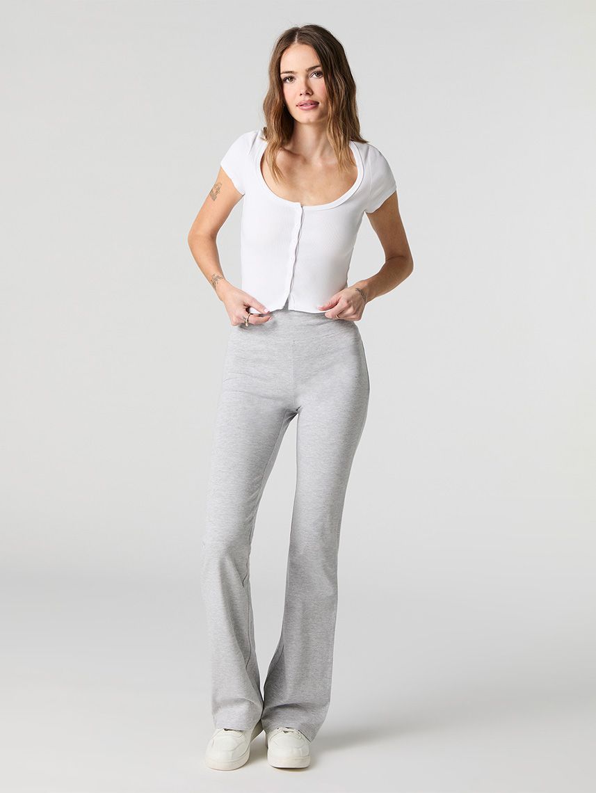 מכנסיים מתרחבים