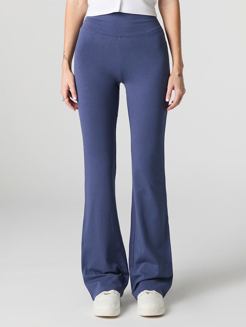 מכנסיים מתרחבים