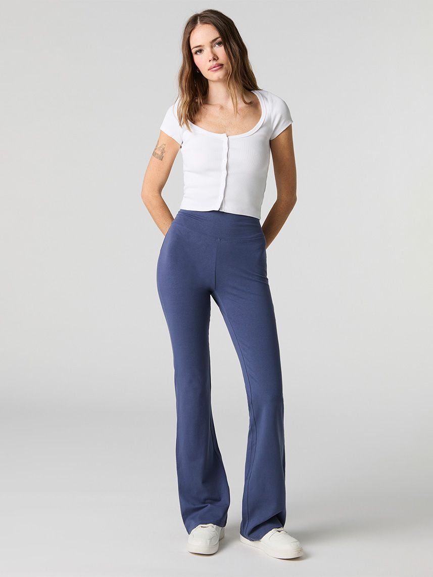 מכנסיים מתרחבים