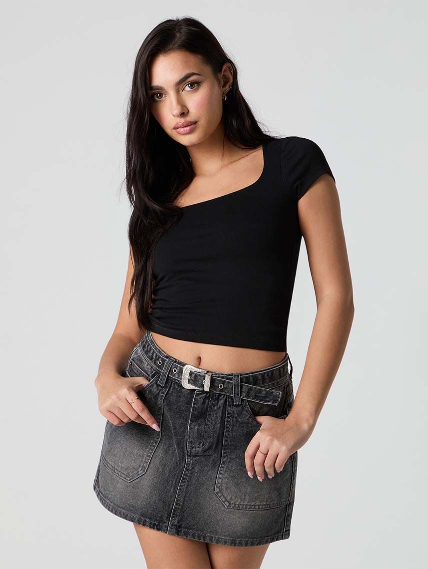 חצאית ג’ינס עם חגורה