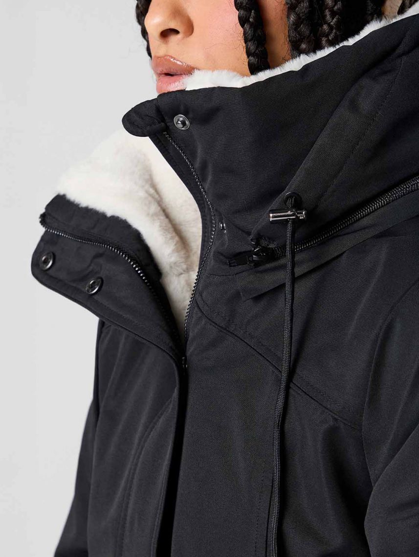 מעיל עם בטנה פרוותית