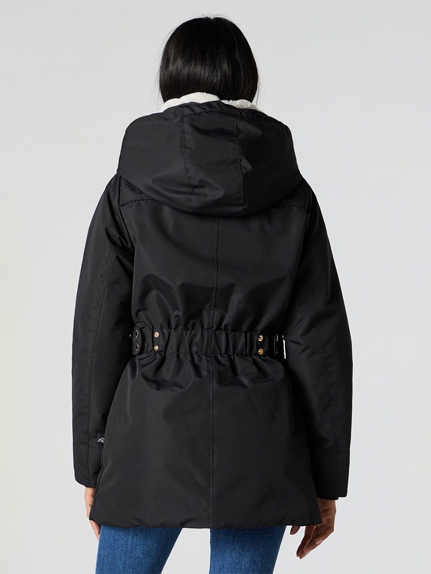 מעיל עם בטנה פרוותית