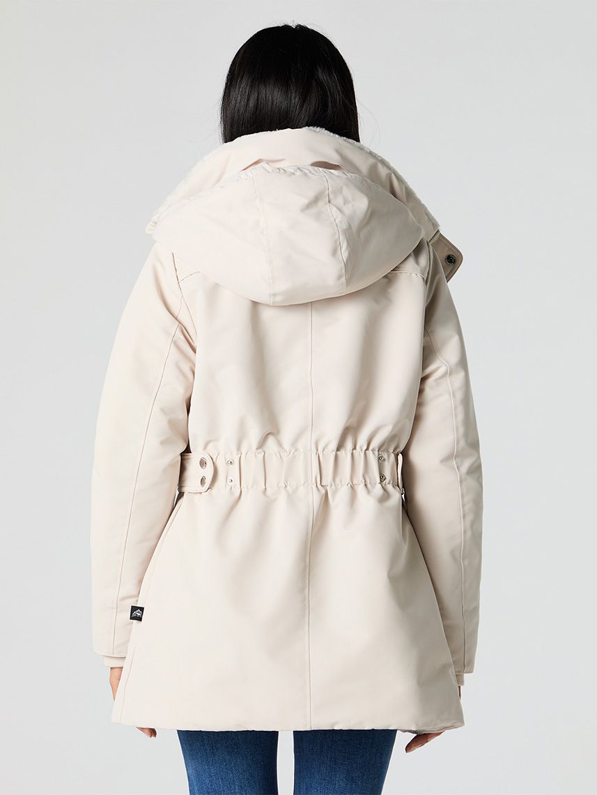 מעיל עם בטנה פרוותית