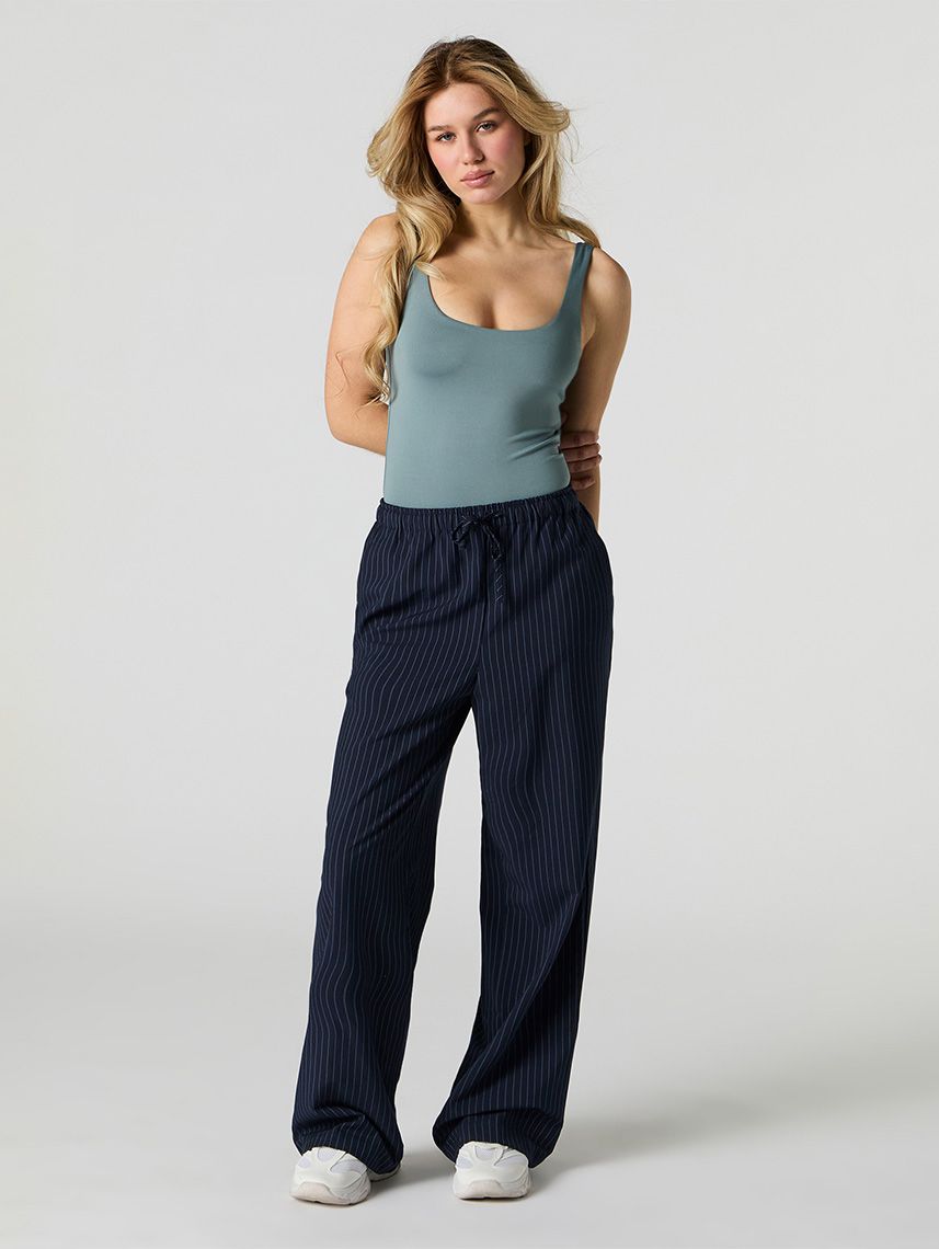 בגד גוף עם מפתח גב