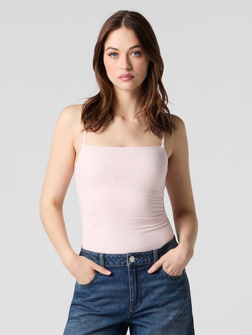 בגד גוף עם קאפים