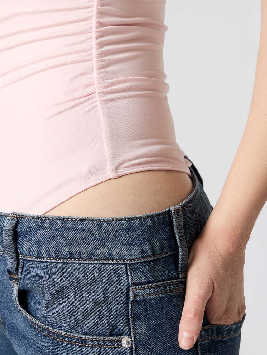 בגד גוף עם קאפים