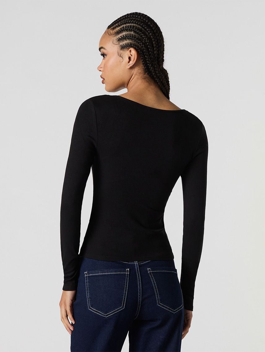 חולצה ארוכה מפתח מרובע