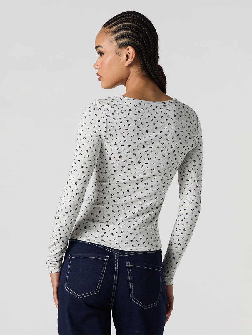 חולצה ארוכה מפתח מרובע