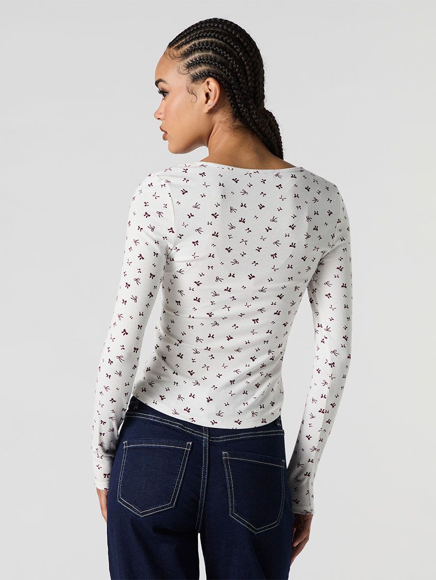 חולצה ארוכה מפתח מרובע