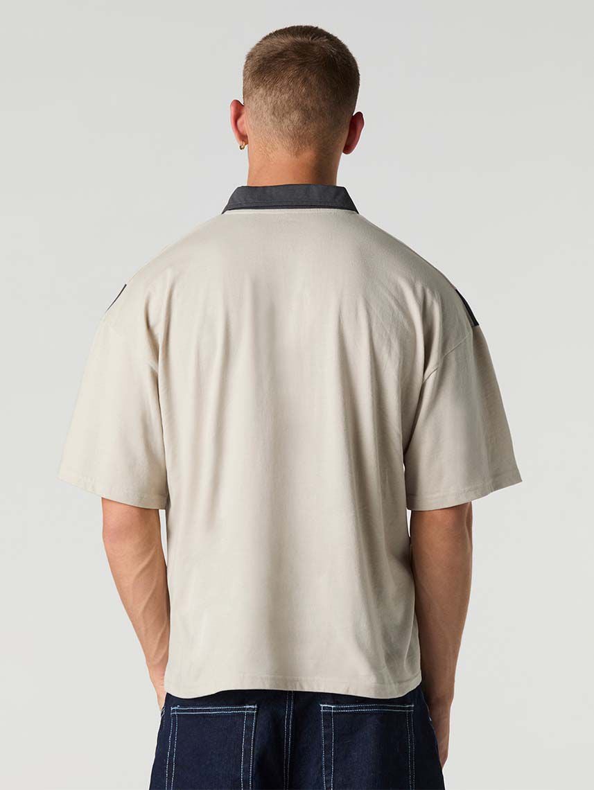 חולצת פולו ספורטיבית