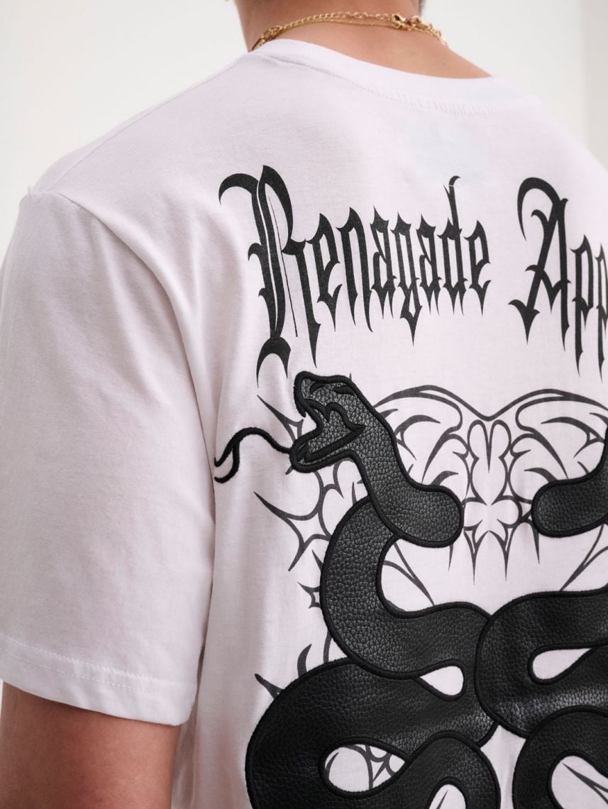 טי-שירט עם הדפס דמוי עור