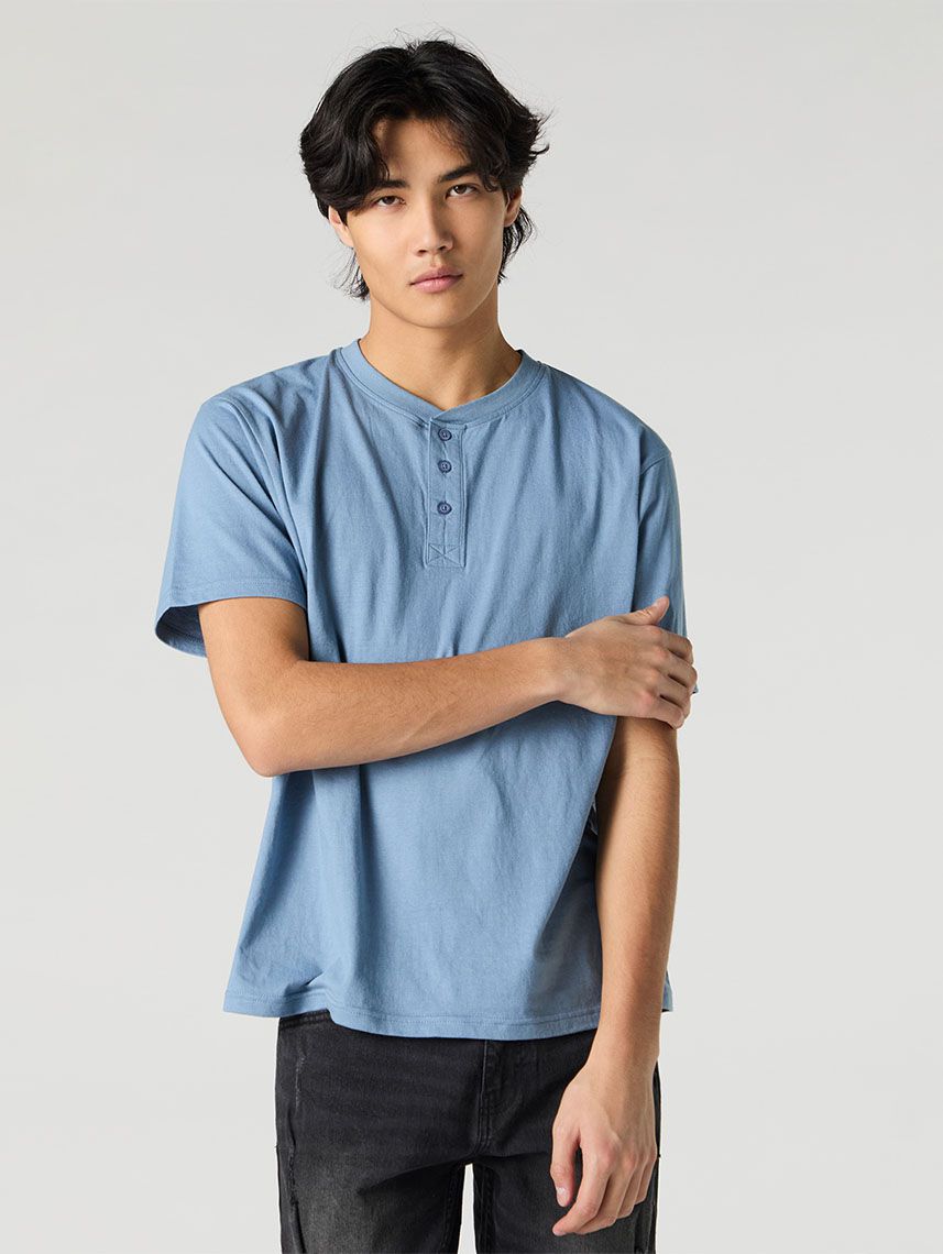 טי-שירט כפתורים