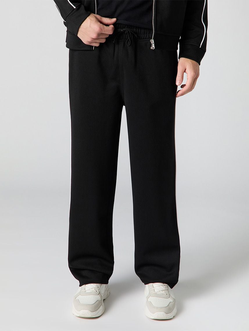 מכנסיים עם פסים