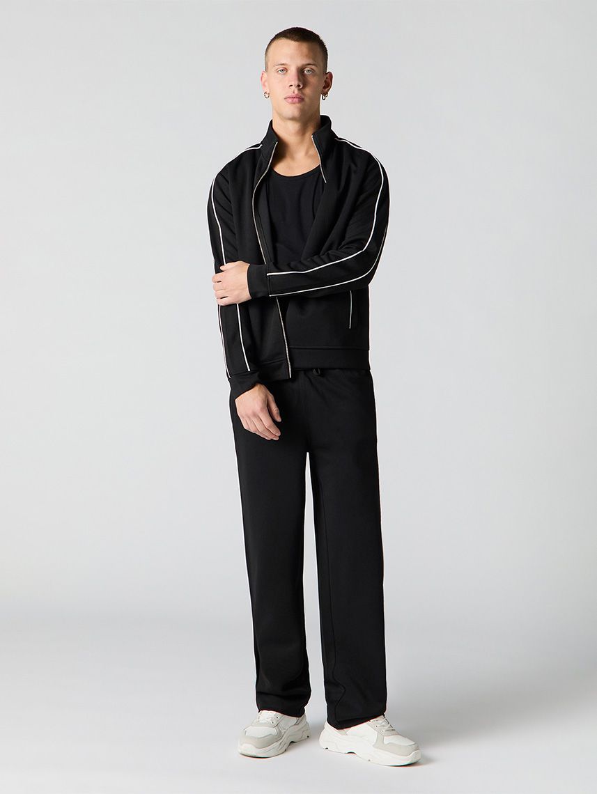 מכנסיים עם פסים